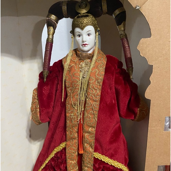Star Wars Episode 1 ❤️ Queen Amidala/ Red Senate Gown/1999 Portrait Edition - Picture 1 of 16